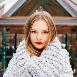 Meet your Posher, Claire